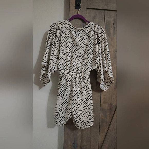 VICI Flawless Well Behaved Printed Pocketed Tie Romper. Size small - Picture 15 of 16